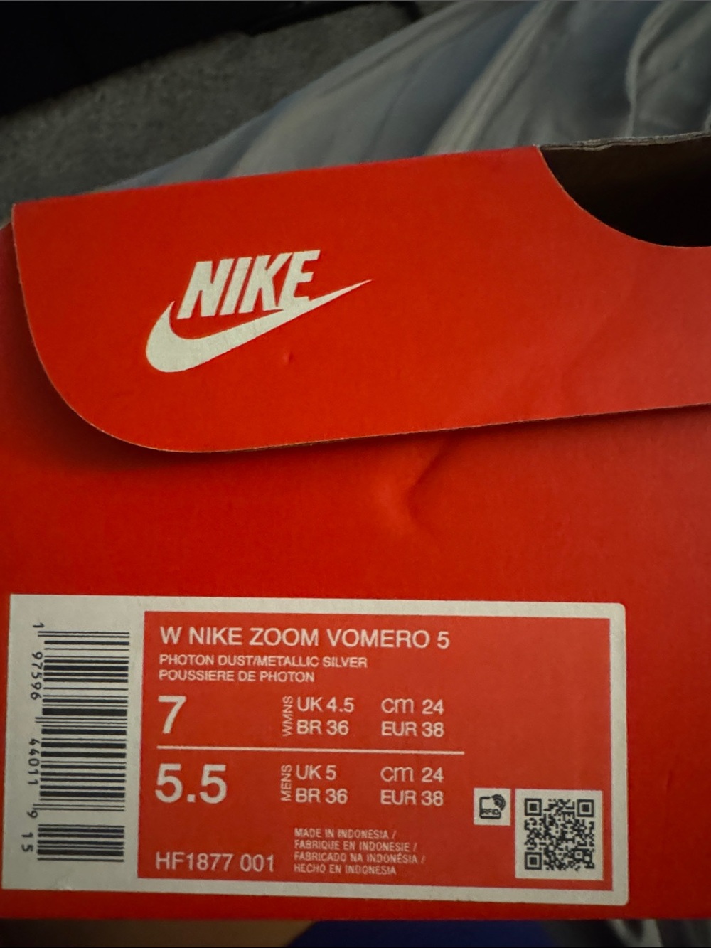 Nike Vomeros Women’s Gray and Pink Athletic Running Shoes - Picture 3 of 3
